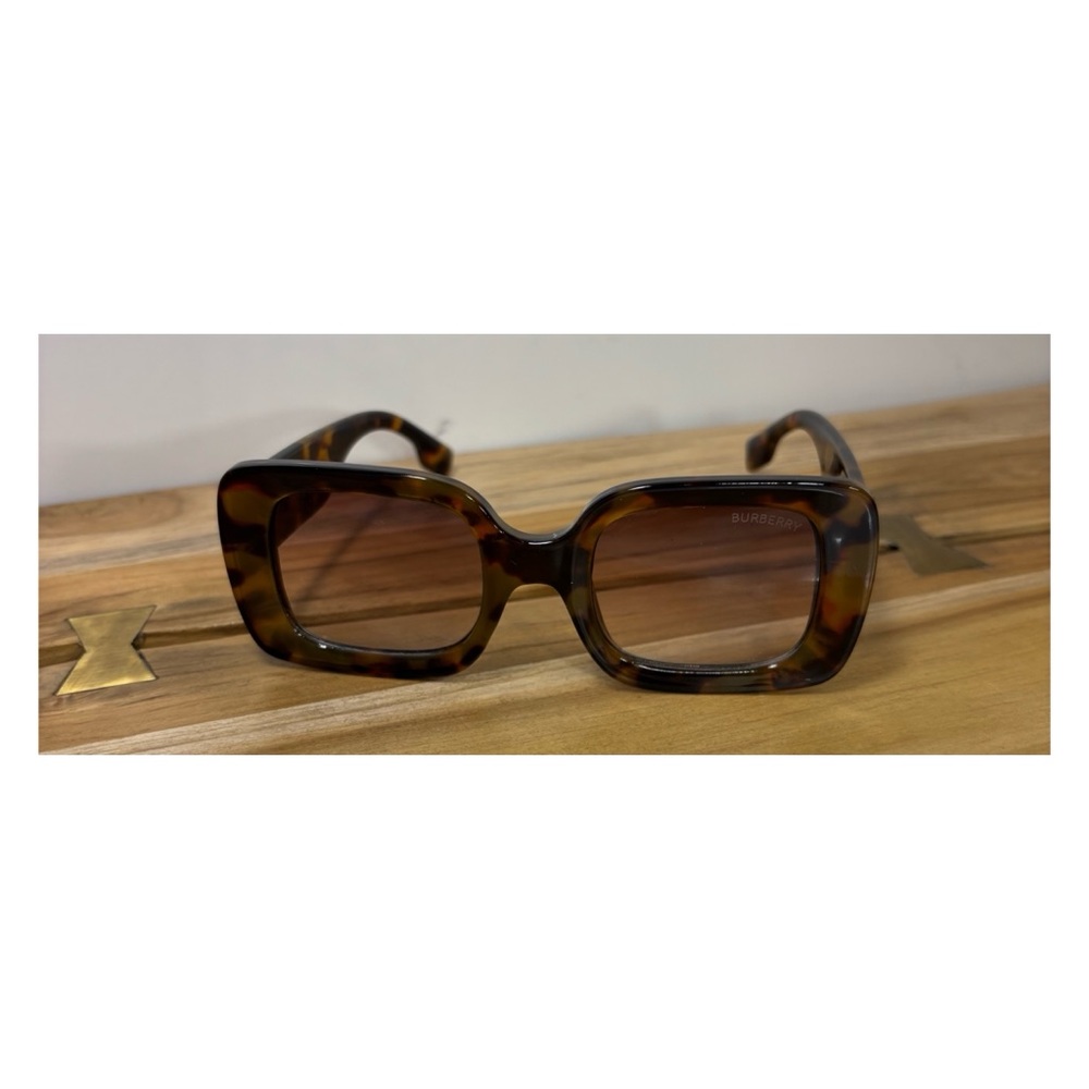 NWOT Burberry Woman’s BE4327 Delilah Square Sunglasses in Light Havana - Picture 6 of 15